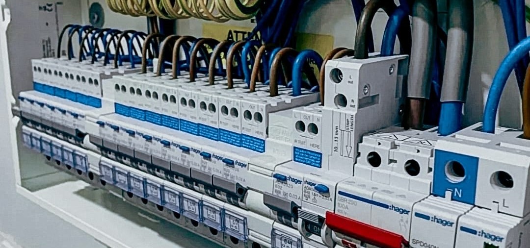 Instalación eléctrica industrial segura y profesional